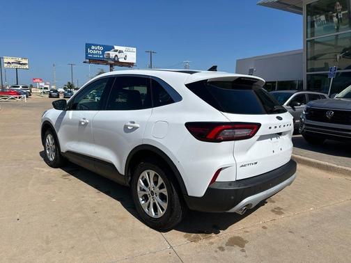 Oxford White 2023 Ford Escape Active