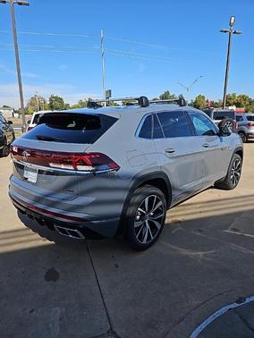 2026 Volkswagen Atlas Cross Sport 2.0T SEL Premium R-Line