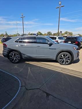 2026 Volkswagen Atlas Cross Sport 2.0T SEL Premium R-Line