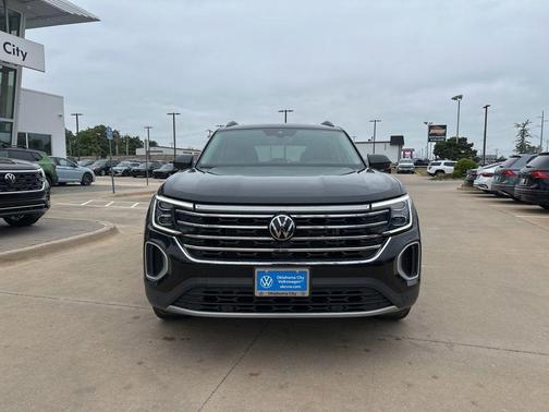 Deep Black Pearl Effect 2024 Volkswagen Atlas 2.0T SE w/Technology