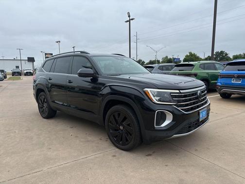 Deep Black Pearl Effect 2024 Volkswagen Atlas 2.0T SE w/Technology