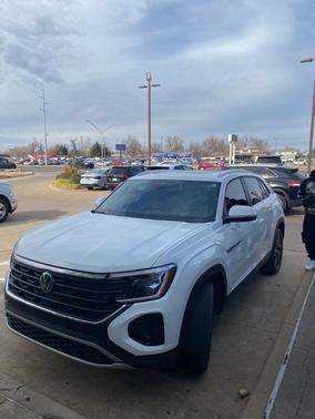 2025 Volkswagen Atlas Cross Sport 2.0T SE w/Technology