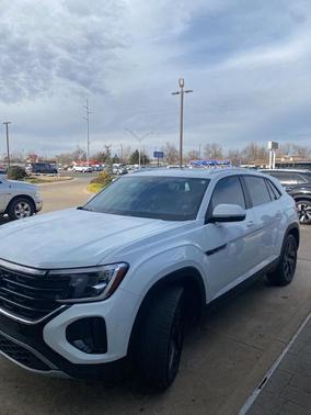 2025 Volkswagen Atlas Cross Sport 2.0T SE w/Technology