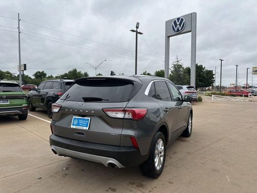 Gray Metallic 2022 Ford Escape SE