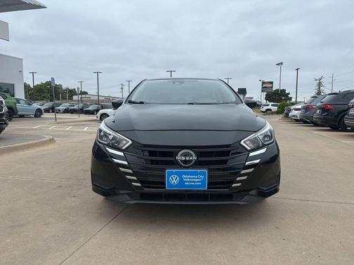 Black 2023 Nissan Versa 1.6 SV