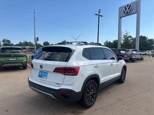 Pure White 2022 Volkswagen Taos 1.5T S