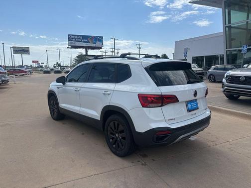 Pure White 2022 Volkswagen Taos 1.5T S