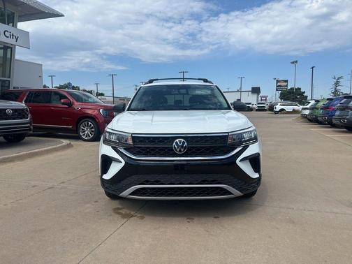 Pure White 2022 Volkswagen Taos 1.5T S