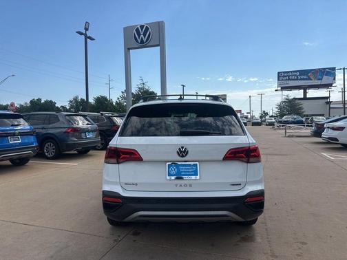 Pure White 2022 Volkswagen Taos 1.5T S