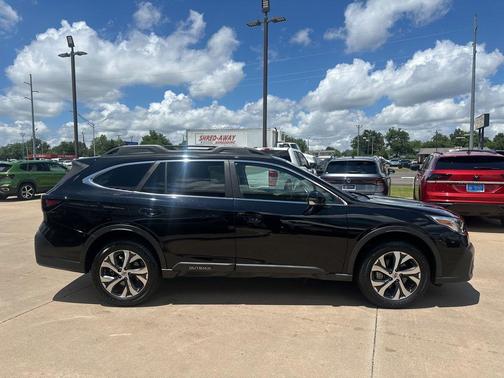 Crystal Black Silica 2022 Subaru Outback Limited XT