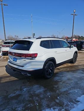 Opal White Pearl 2026 Volkswagen Atlas 2.0T SE W/TECHNOLOGY