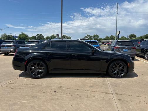 Gloss Black 2023 Chrysler 300 Touring