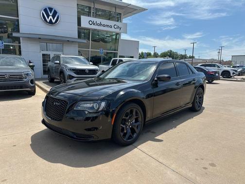 Gloss Black 2023 Chrysler 300 Touring