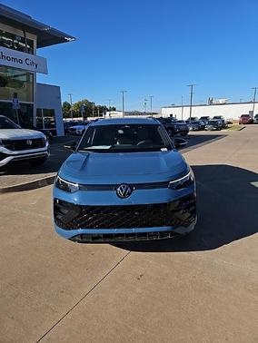 2025 Volkswagen Tiguan 2.0T SE R-Line Black