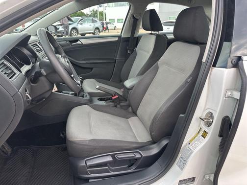 Pure White 2017 Volkswagen Jetta 1.4T S