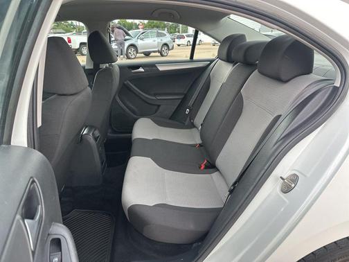 Pure White 2017 Volkswagen Jetta 1.4T S
