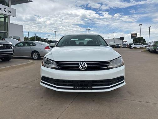 Pure White 2017 Volkswagen Jetta 1.4T S