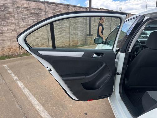 Pure White 2017 Volkswagen Jetta 1.4T S