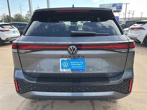 2025 Volkswagen Tiguan 2.0T SE R-Line Black