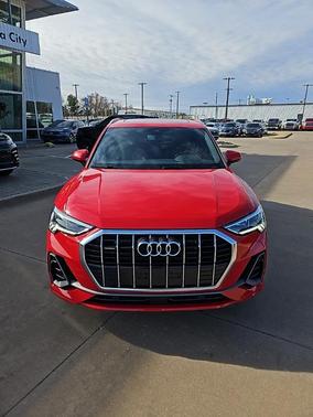 2024 Audi Q3 45 S line Premium