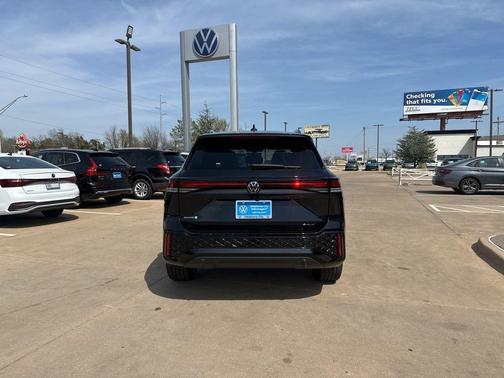 Deep Black Pearl Effect 2026 Volkswagen Tiguan 2.0T SE R-Line Black