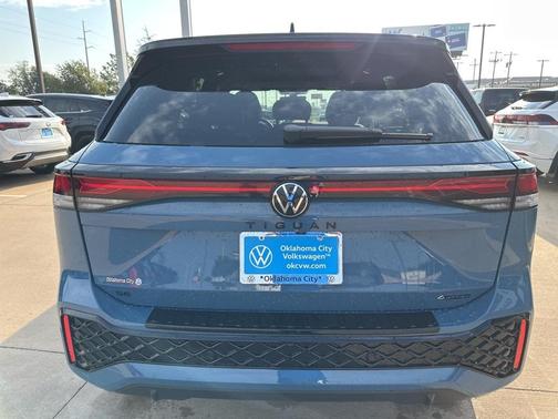 2025 Volkswagen Tiguan 2.0T SE R-Line Black