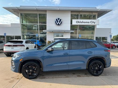 2025 Volkswagen Tiguan 2.0T SE R-Line Black