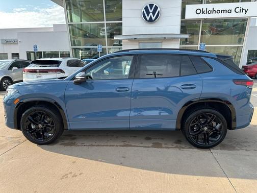 2025 Volkswagen Tiguan 2.0T SE R-Line Black