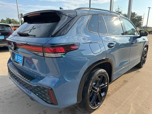 2025 Volkswagen Tiguan 2.0T SE R-Line Black