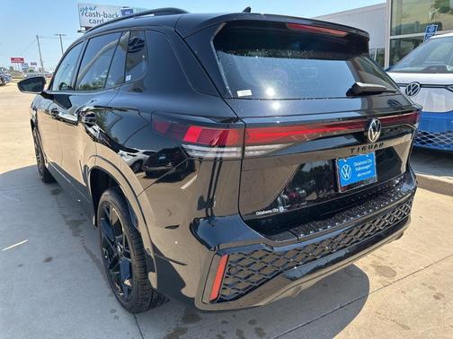 2025 Volkswagen Tiguan 2.0T SE R-Line Black