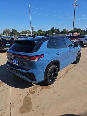 2025 Volkswagen Tiguan 2.0T SE R-Line Black