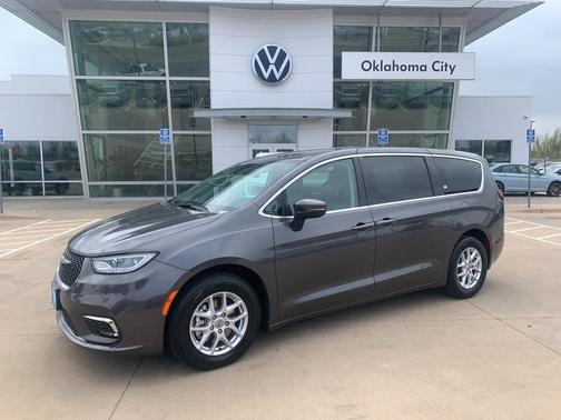 2023 Chrysler Pacifica Touring-L