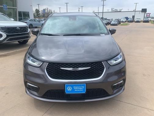 2023 Chrysler Pacifica Touring-L