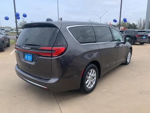 2023 Chrysler Pacifica Touring-L