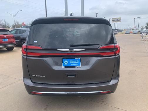 2023 Chrysler Pacifica Touring-L
