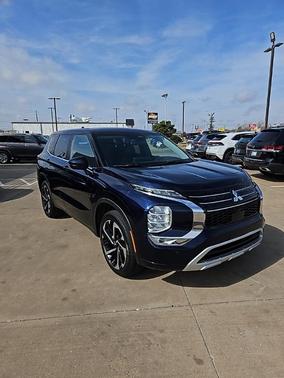 2024 Mitsubishi Outlander SE