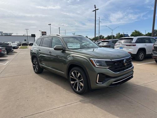 Avocado Green Pearl 2026 Volkswagen Atlas 2.0T SEL Premium R-Line