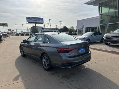 Platinum Gray Metallic 2024 Volkswagen Jetta 1.5T SE