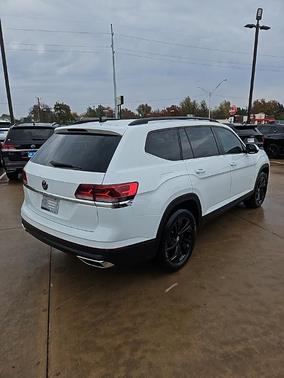 2022 Volkswagen Atlas 2.0T SE w/Technology