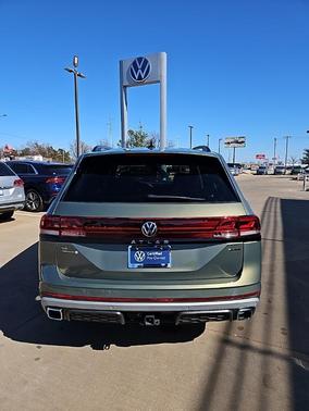2025 Volkswagen Atlas 2.0T Peak Edition