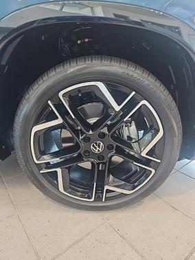 2025 Volkswagen Tiguan 2.0T SEL R-Line