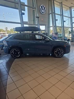 2025 Volkswagen Tiguan 2.0T SEL R-Line