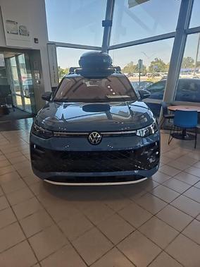 2025 Volkswagen Tiguan 2.0T SEL R-Line