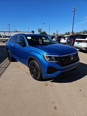 2025 Volkswagen Atlas Cross Sport 2.0T SEL R-Line Black