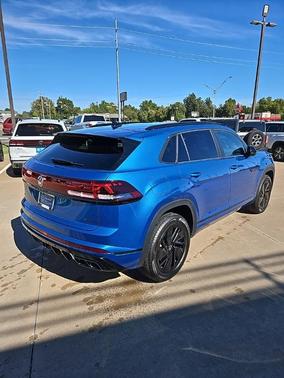 2025 Volkswagen Atlas Cross Sport 2.0T SEL R-Line Black