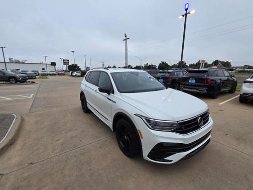 2023 Volkswagen Tiguan 2.0T SE R-Line Black
