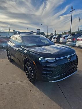 2026 Volkswagen Tiguan 2.0T SEL R-Line