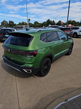 2025 Volkswagen Taos 1.5T SE