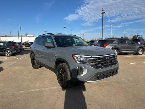 Pure Gray 2026 Volkswagen Atlas 2.0T SE W/TECHNOLOGY