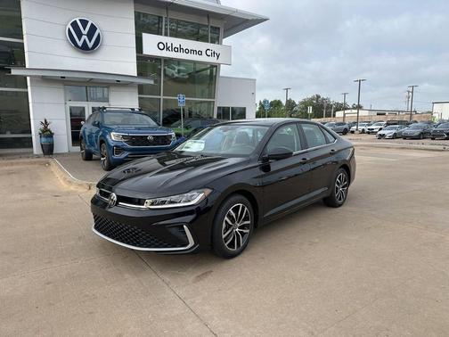 Deep Black Pearl Effect 2026 Volkswagen Jetta 1.5T SE